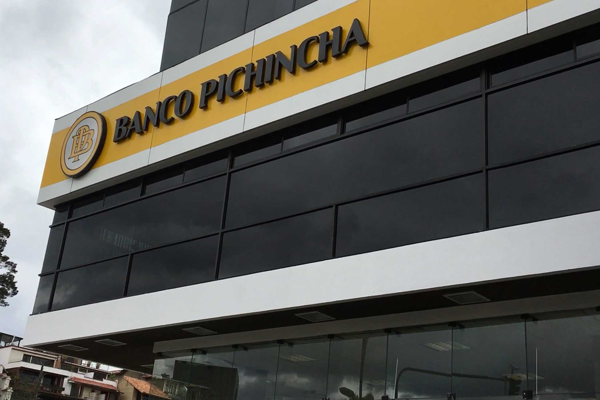 Open a bank account in Ecuador
